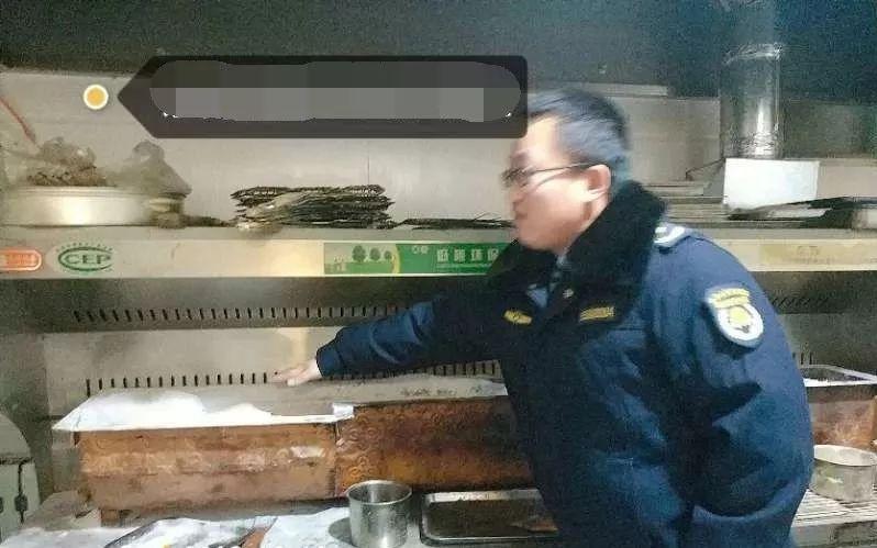 老街中隊開展餐飲油煙污染重點整治