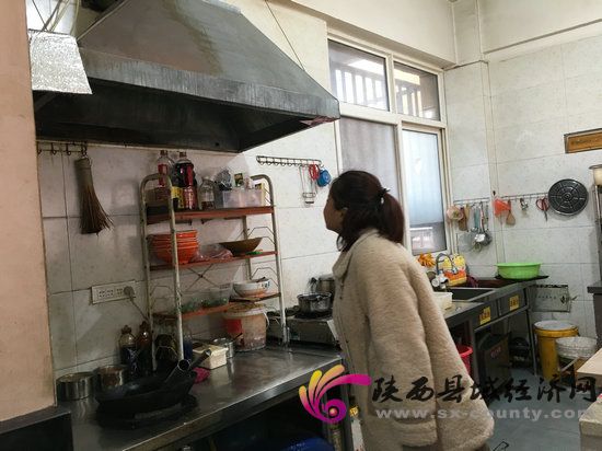 柳倉路社區開展餐飲油煙油水專項整治行動