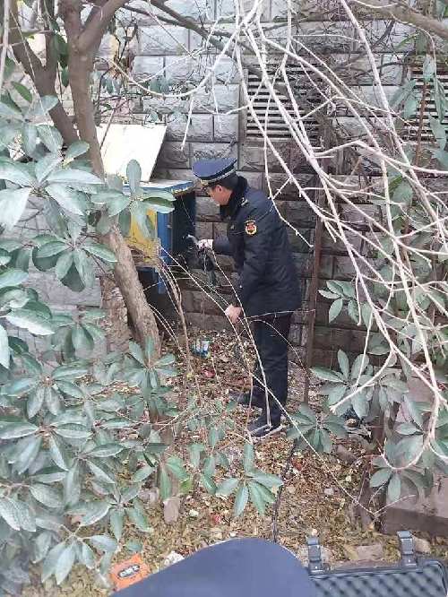 金水區城市綜合執法局南陽新村執法中隊向轄區餐飲油煙超標排放亮劍