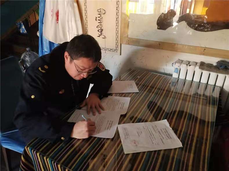 如意湖執法中隊與辦事處打出高科技油煙污染治理“組合拳”