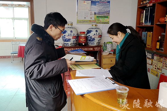 夷陵區分鄉市場監管所開展餐飲油煙專項整治行動