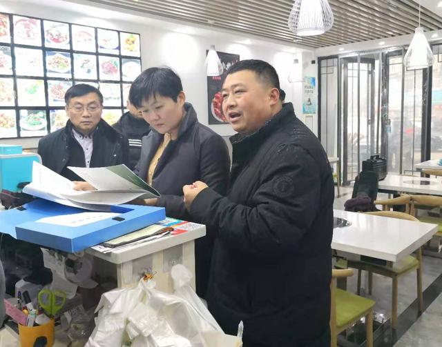 聊城市城管局執法支隊突查建筑工地和餐飲飯店污染排放