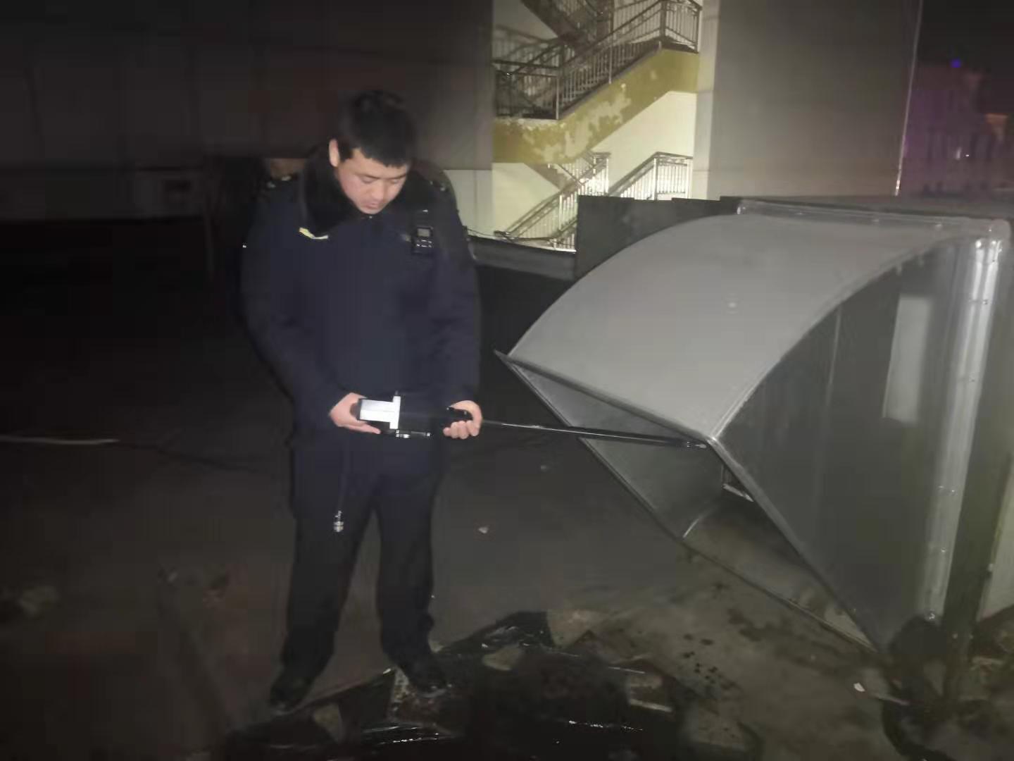 遷安市城管執法局開展城區內餐飲業油煙排放集中治理