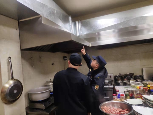 長興縣綜合行政執法局泗安中隊開展餐飲業油煙污染專項檢查