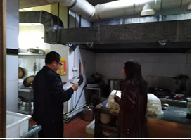 清新區城西中隊開展餐飲業油煙污染排查整治行動