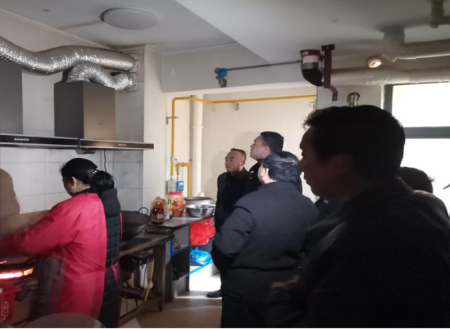 天心區新開鋪街道橋頭社區查處食堂油煙擾民投訴