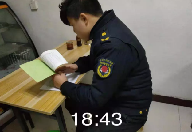 科技園街道辦事處開展餐飲業油煙凈化設施專項檢查整治行動