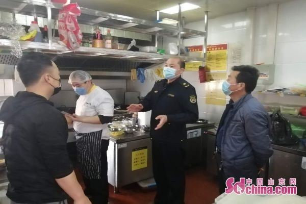 定陶區綜合行政執法局多措并舉嚴查餐飲疫情防控工作