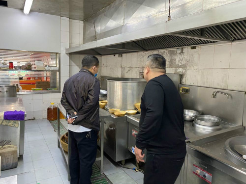 翠云路街道辦事處開展餐飲行業油煙治理行動