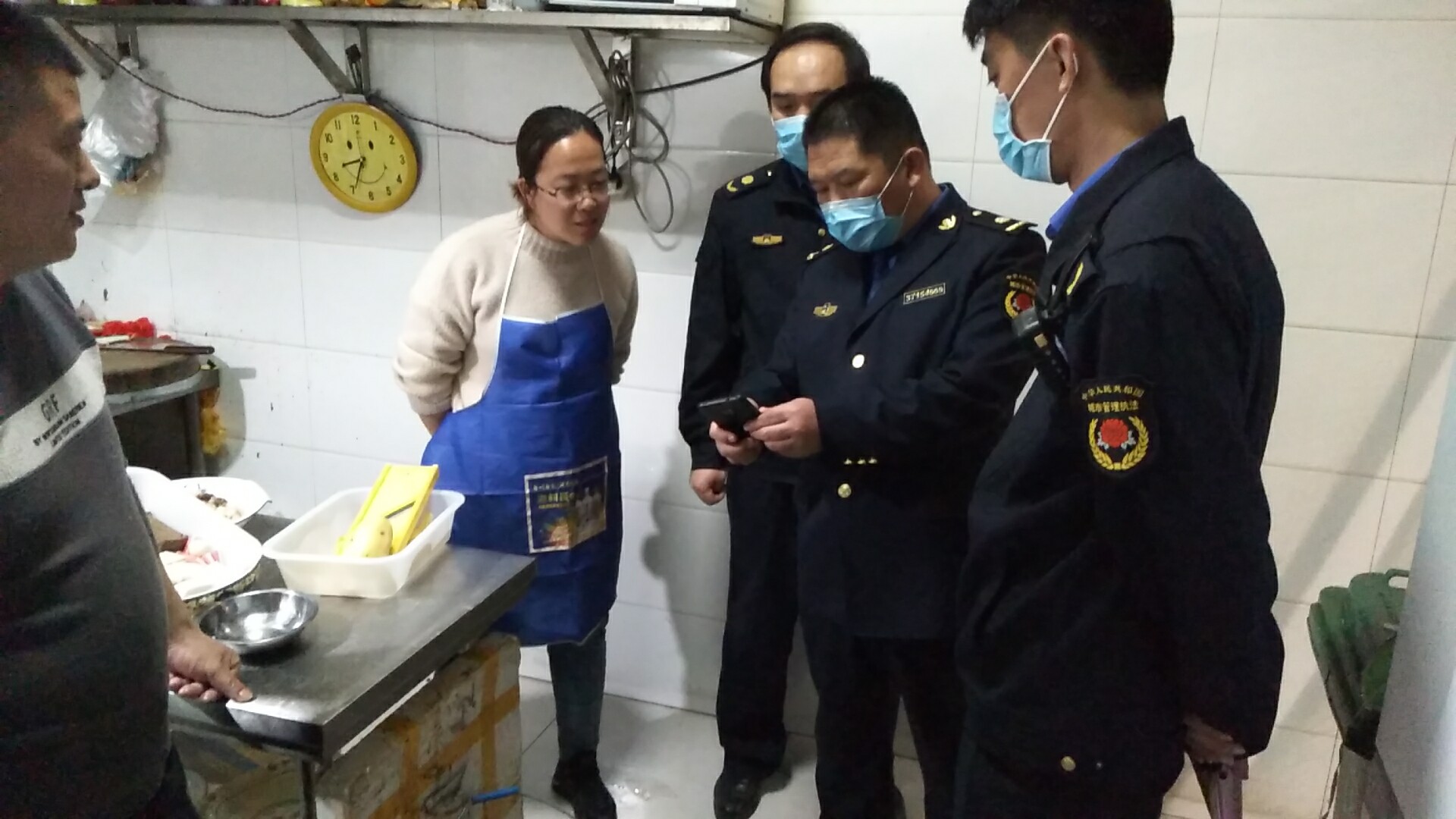 茌平區開展餐飲飯店油煙凈化設備及露天燒烤情況突擊夜查