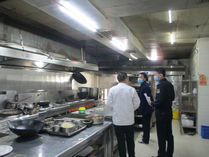 德州市城管執法支隊開展餐飲油煙專項治理工作