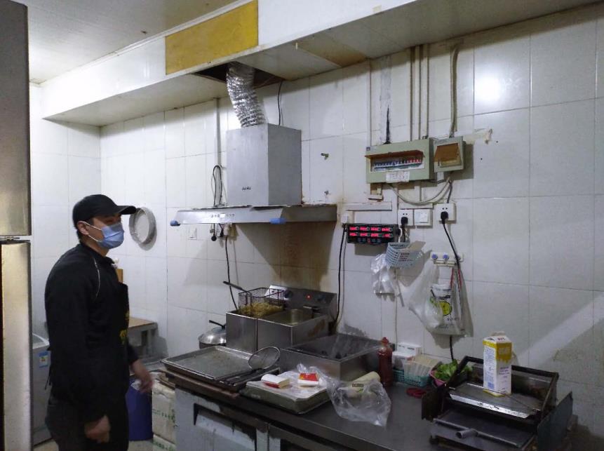 濟寧市任城區觀音閣執法大隊開展餐飲油煙治理行動