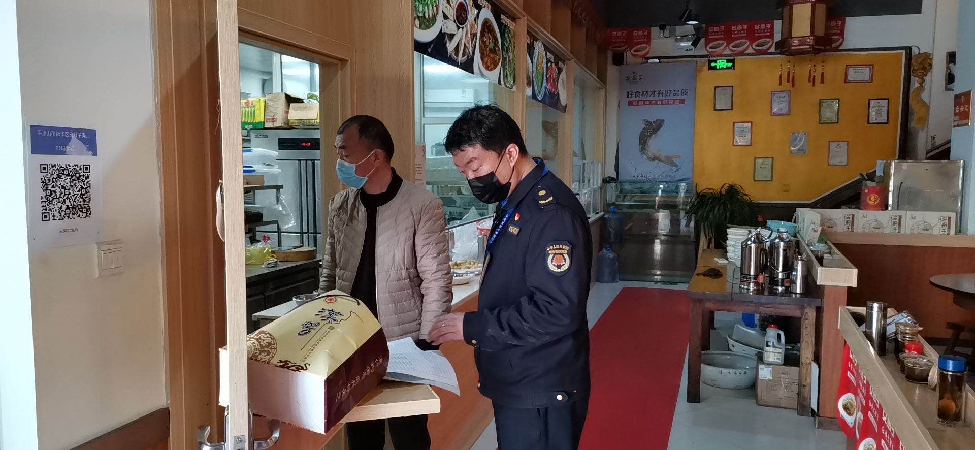 新華區城市管理局開展餐飲油煙整治行動