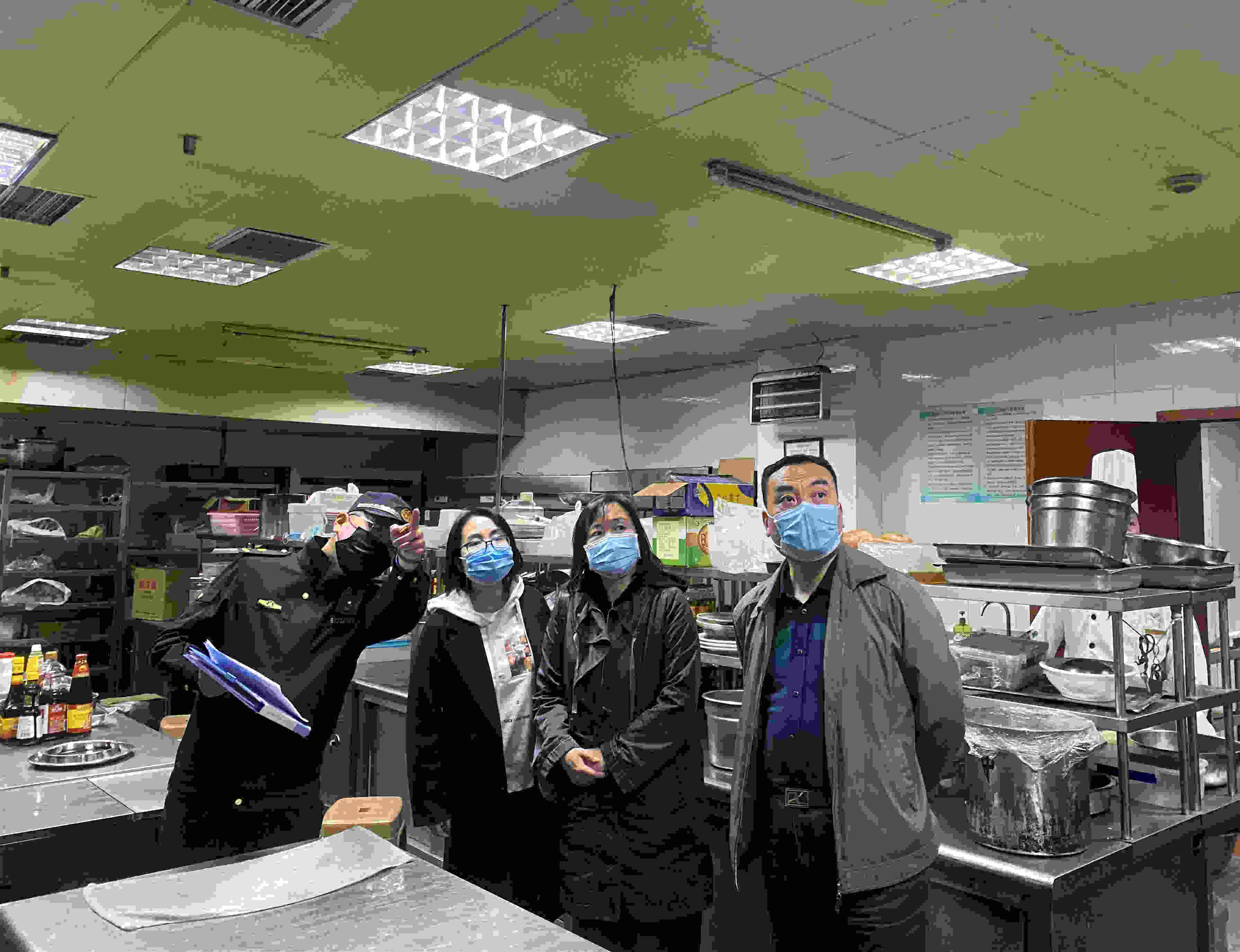 蓮湖區檢察院檢查餐飲企業油煙污染防治設備使用情況