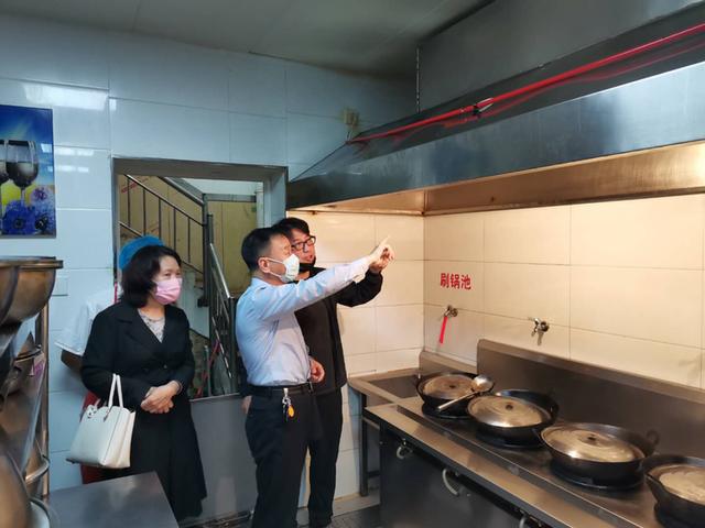 欒城區市場監管局加大對餐飲行業油煙污染整治力度
