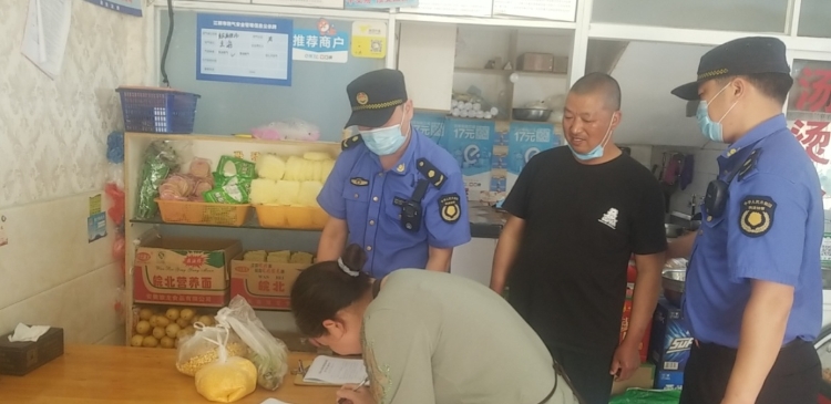 南閘街道開展餐飲門店油煙凈化器排放專項整治行動