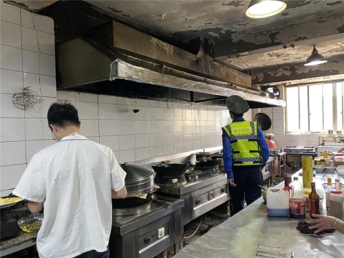 上虞區豐惠中隊開展餐飲油煙污染治理“回頭看”工作