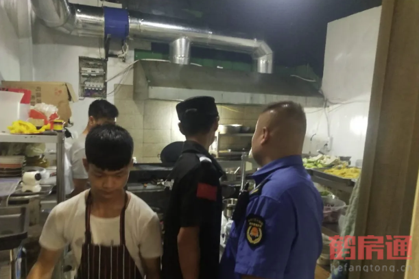 淇濱區城市管理局開展餐飲油煙污染治理整治行動