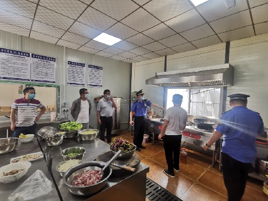 祭城辦事處開展餐飲油煙凈化情況集中整治