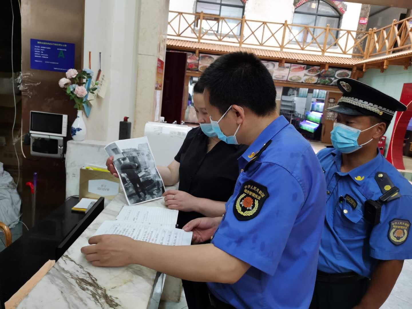 襄陽市城市管理行政執法督察大隊整治油煙污染