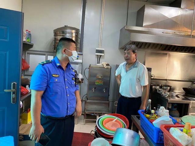 詔安縣城管局開展餐飲行業油煙污染源整治工作
