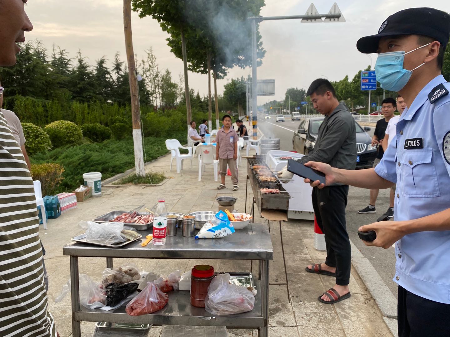 萊山經濟開發區開展露天燒烤集中整治