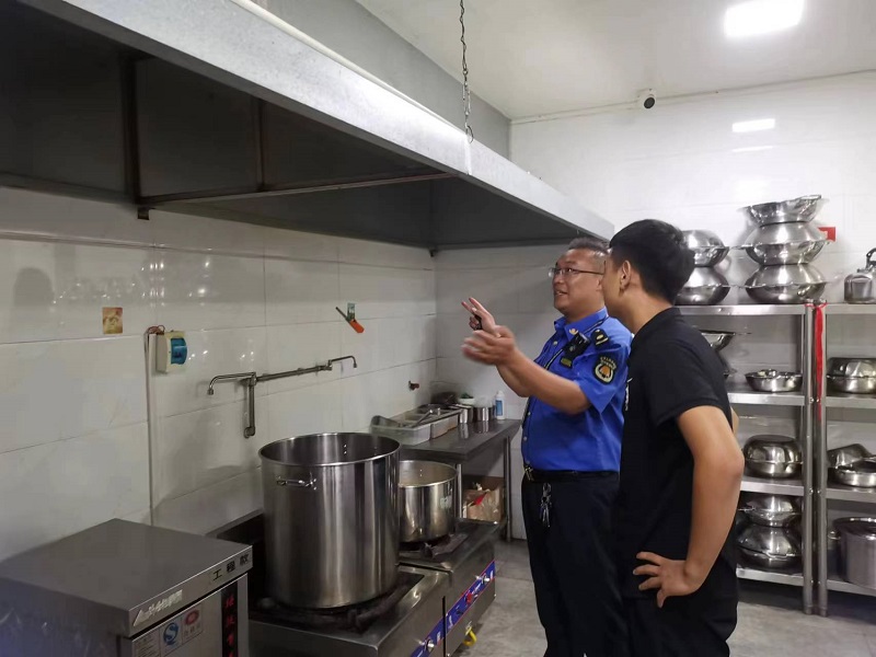 龍安區城市管理行政執法局開展餐飲經營業油煙治理工作