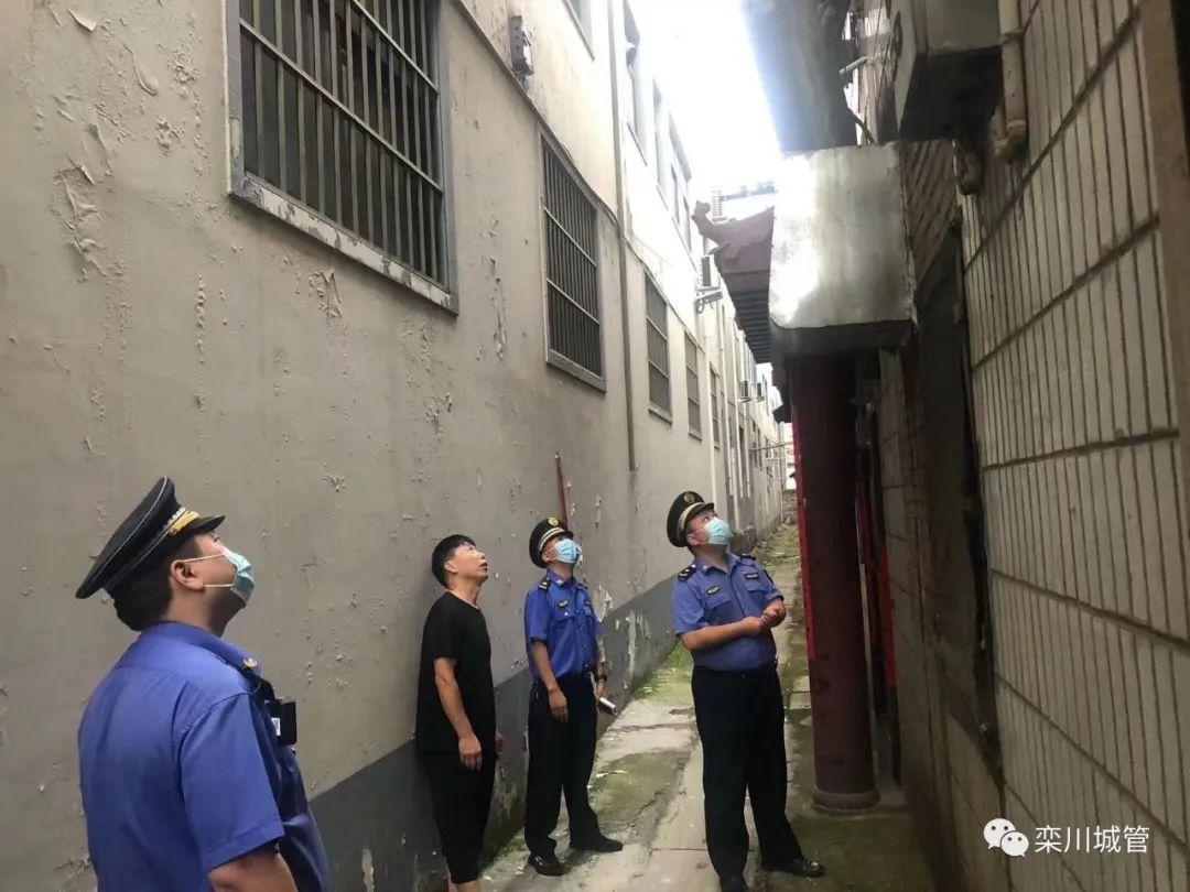 欒川縣城管局開展餐廚油煙治理夜查專項行動