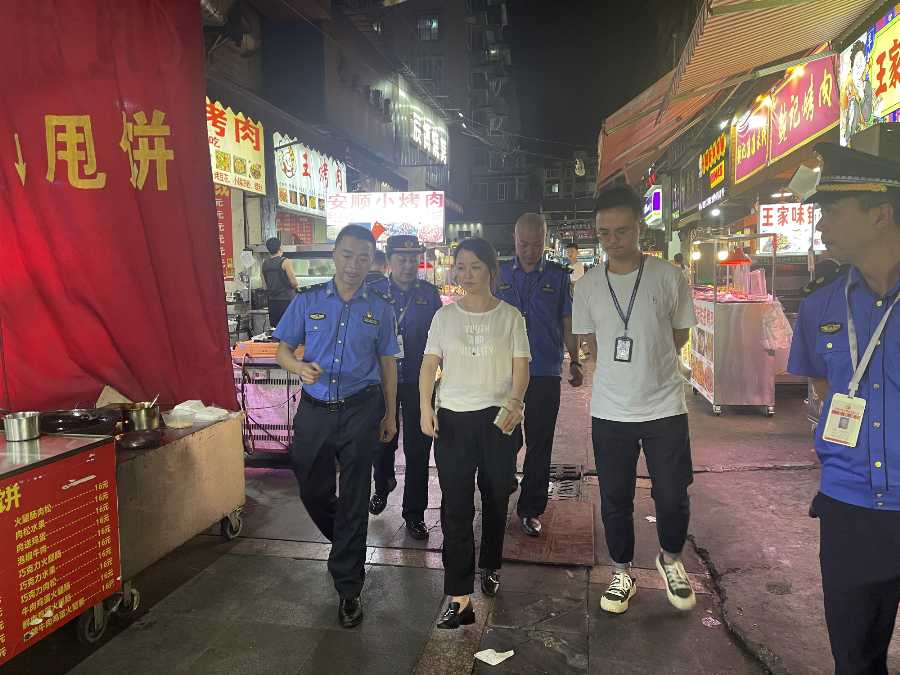 安順市住房城鄉建設局開展夜間餐飲油煙整治專項工作督查