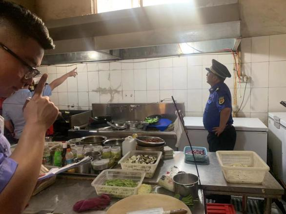 市中區多部門聯合開展餐飲油煙專項整治行動