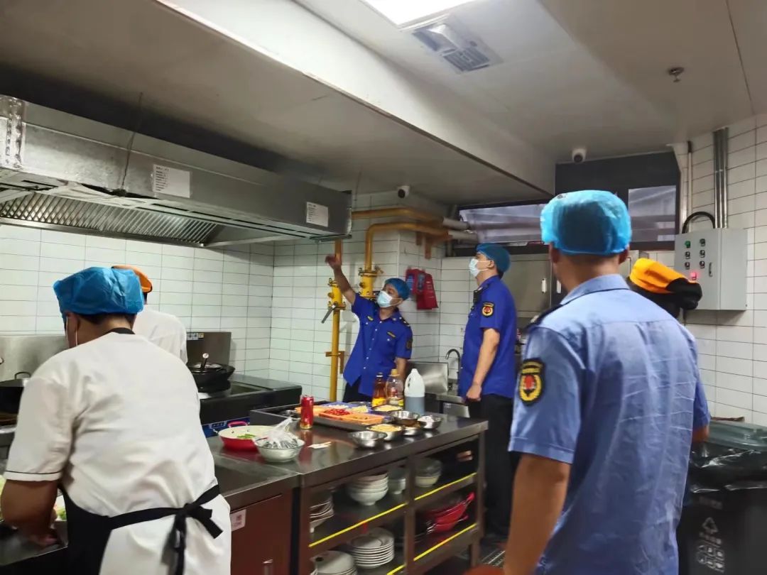 淮陽區城市管理局開展城區餐飲油煙專項整治