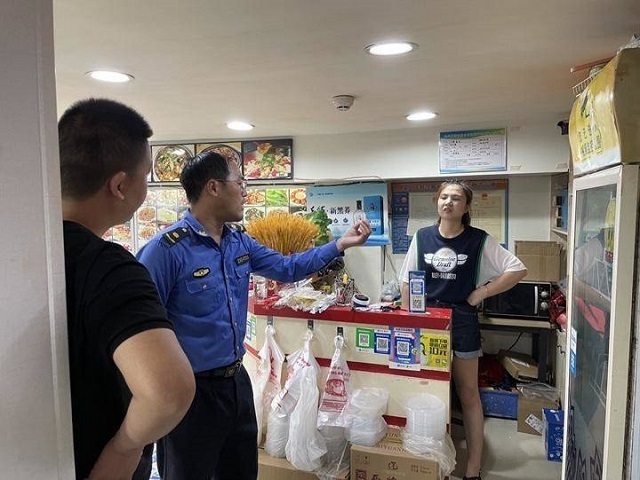 飛英街道開展餐飲油煙專項整治行動