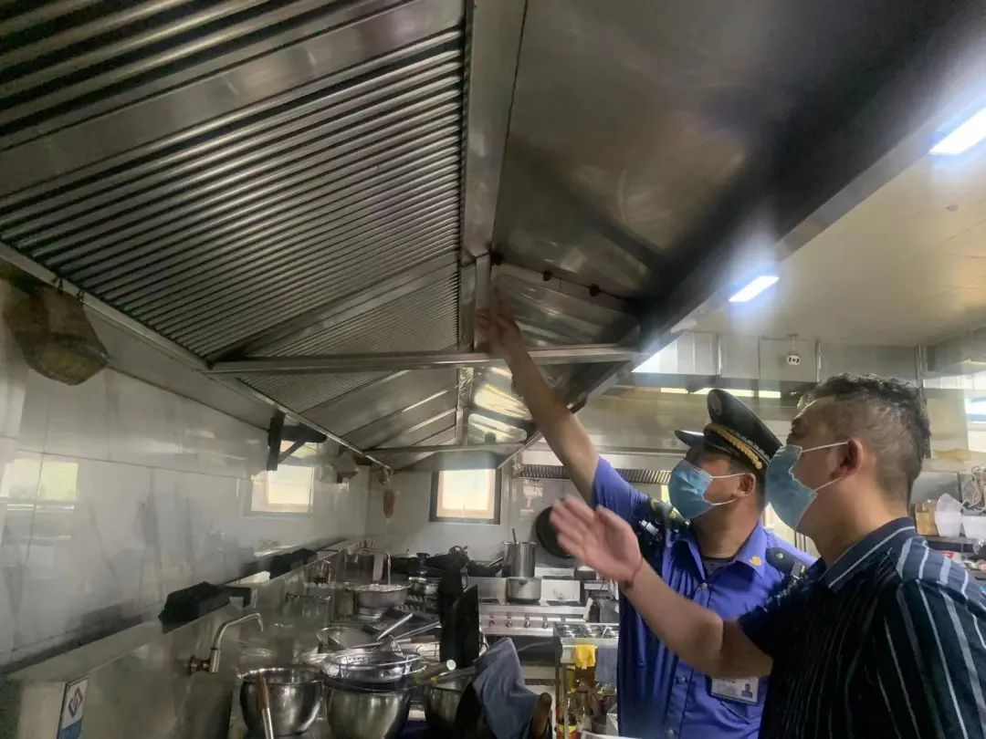 柳青街道城管中隊三舉措助推餐飲油煙治理工作