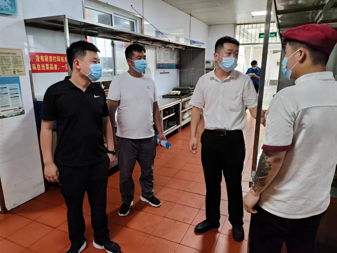 前程辦事處開展餐飲油煙治理法律法規宣傳活動