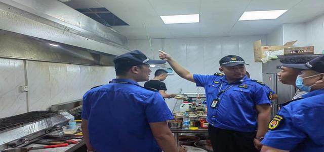 汝南縣城管局開展建成區餐飲油煙污染整治