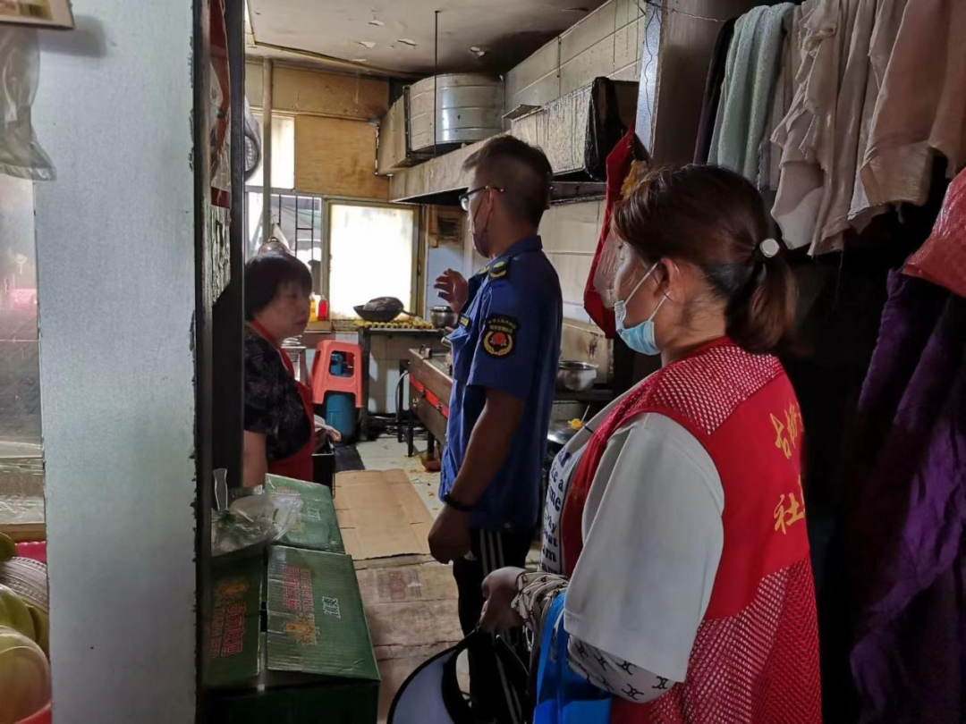 和貴園社區開展餐飲場所油煙專項整治行動