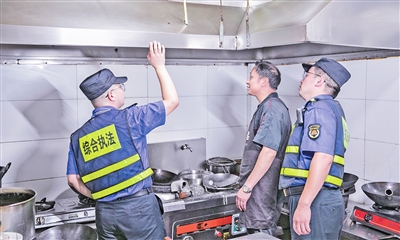 安吉縣綜合執法局開展餐飲油煙整治工作