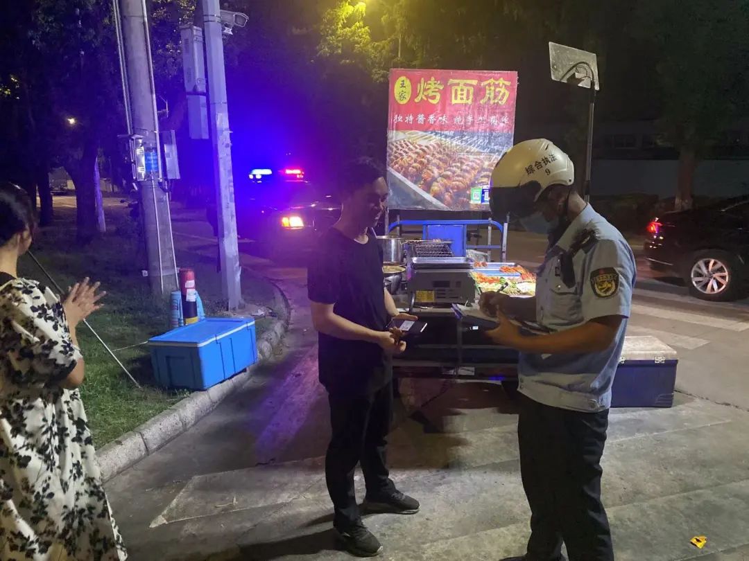 周莊鎮綜合執法局開展餐飲油煙專項整治行動