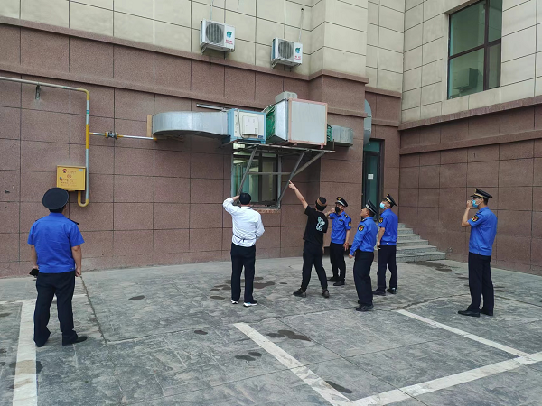 白銀區城市管理綜合執法局開展夜間餐飲經營秩序專項整治行動