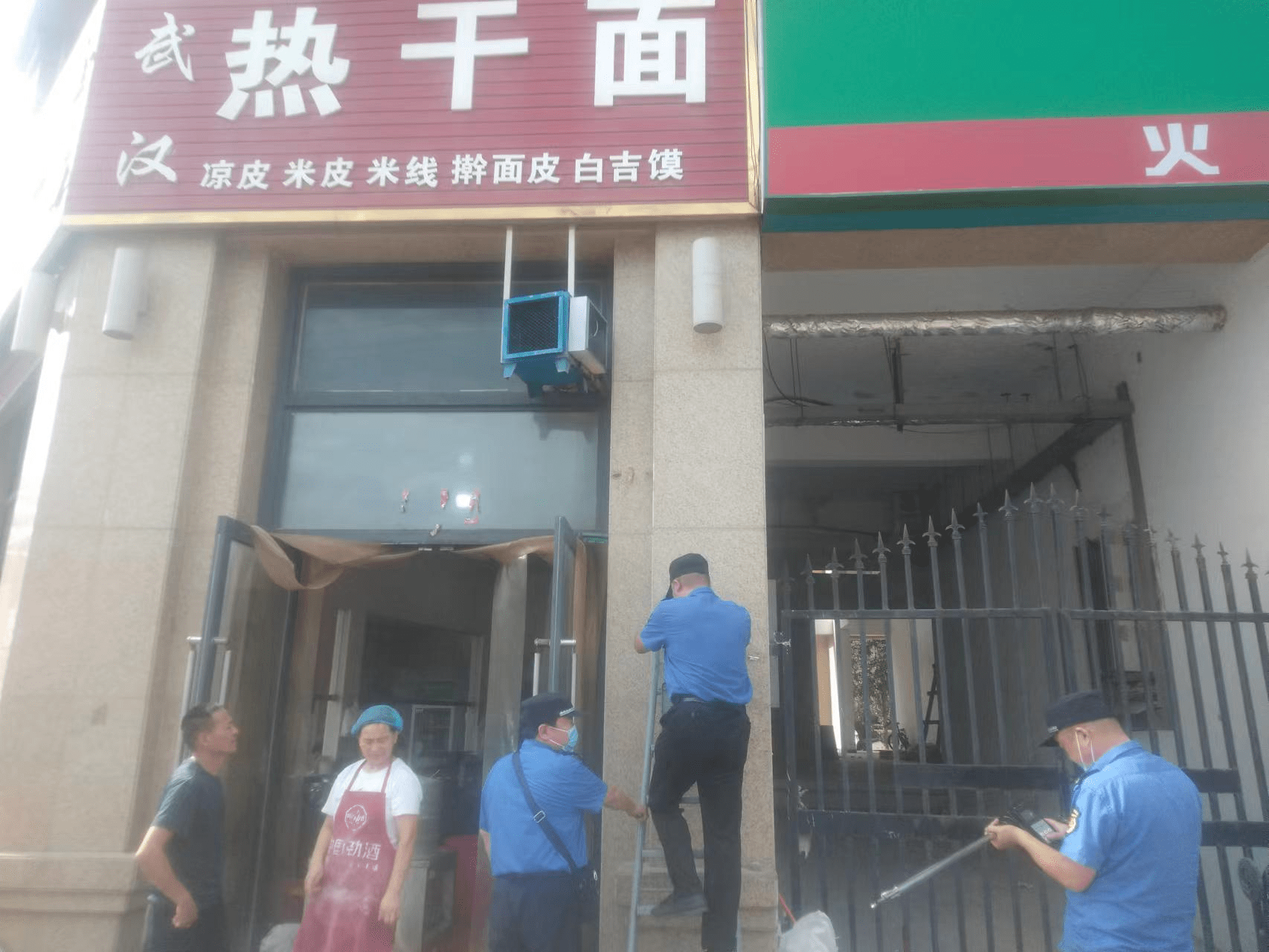 索河中隊開展餐飲服務業油煙治理攻堅戰