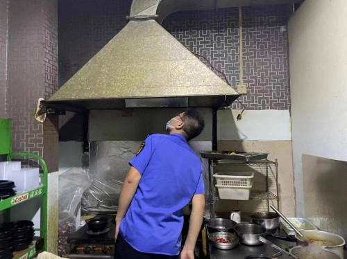 豫龍鎮開展餐飲業油煙治理和露天燒烤集中整治工作