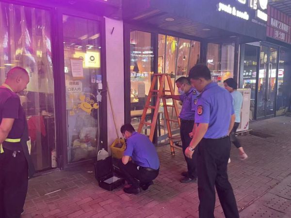 文峰區城管執法局加強轄區餐飲油煙排放日常檢查和集中治理