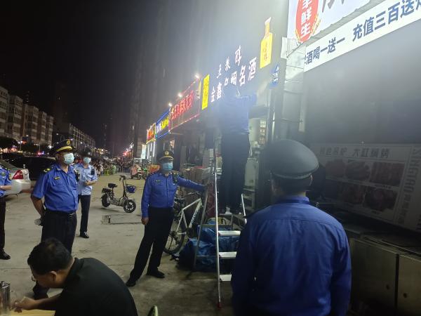 文峰區城管局開展餐飲油煙專項檢查