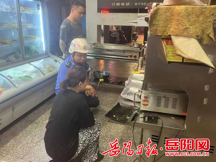 汨羅市城管執法大隊開展全市夜宵攤點全面摸排