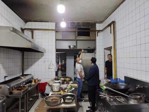 太康東路街道辦事處加大轄區餐飲店排查治理力度