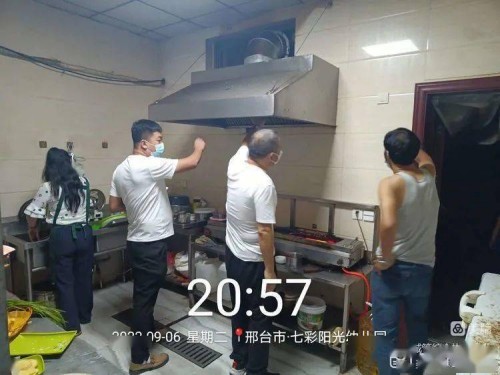 沙河市開展露天燒烤餐飲油煙專項整治行動