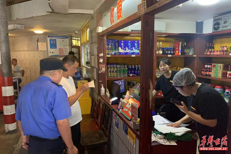 精英路社區開展轄區餐飲門店檢查