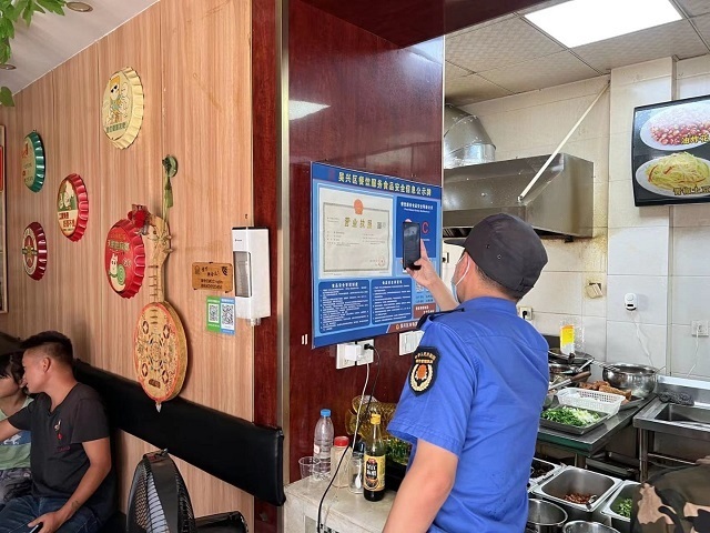 八里店鎮開展餐飲油煙專項整治行動