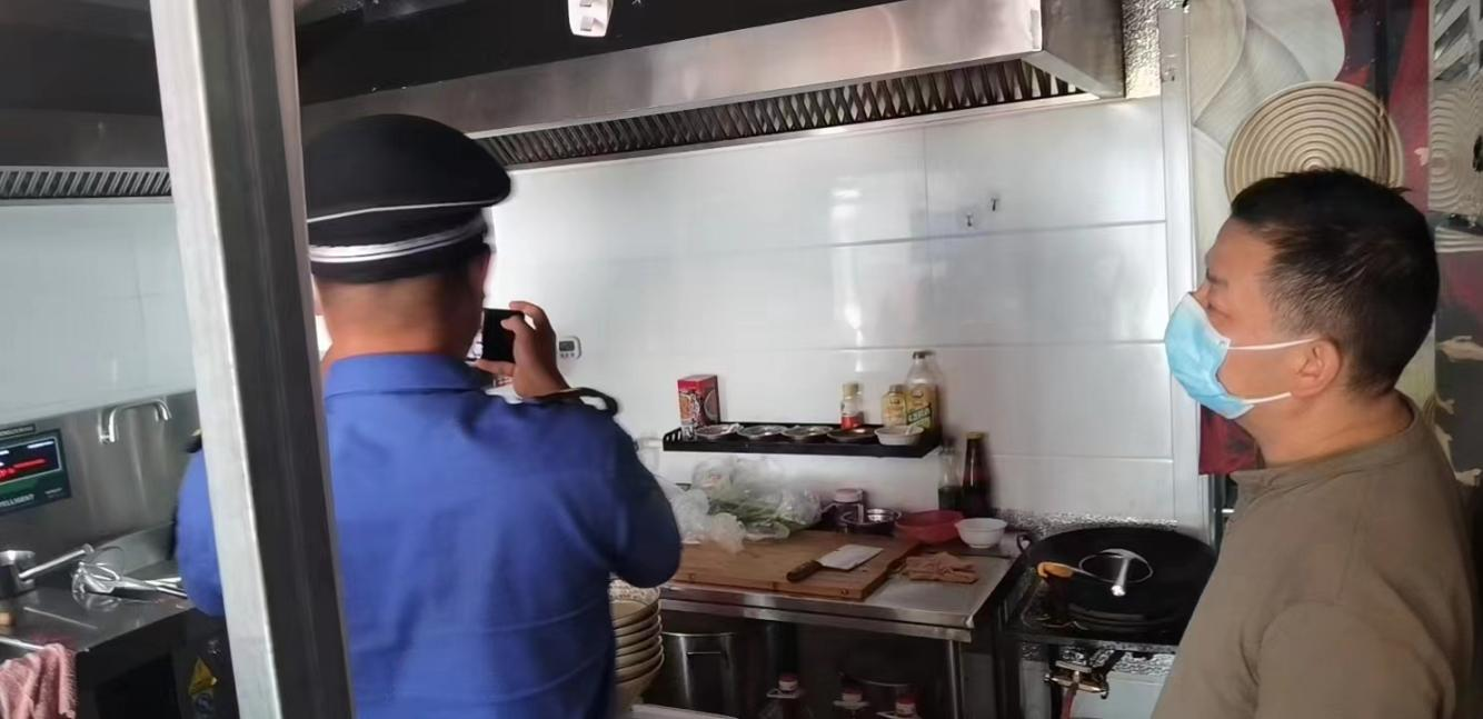 石佛辦事處推進餐飲油煙治理工作