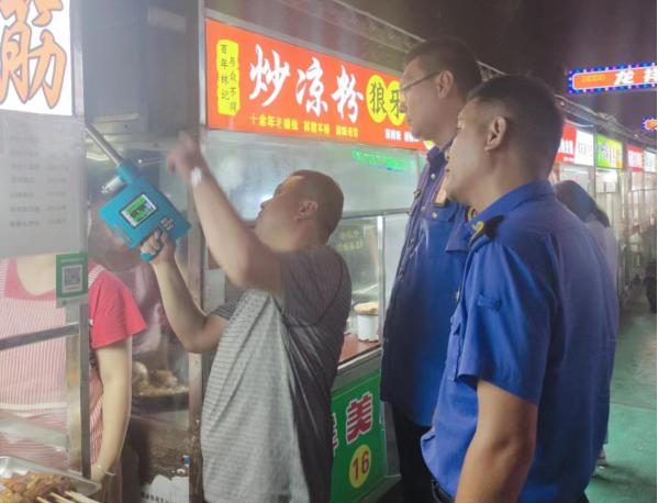 古城街道加強轄區餐飲行業油煙污染整治